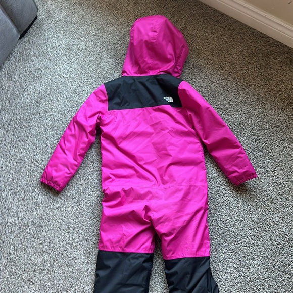 Northface freedom hooded snow suit. - Picture 4 of 4